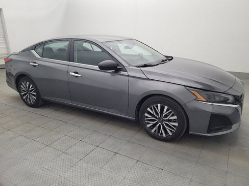 Used 2024 Nissan Altima 2.5 SV image 11
