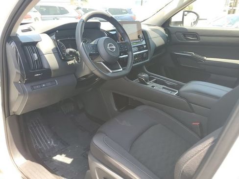 Used 2024 Nissan Pathfinder SV FWD image 18