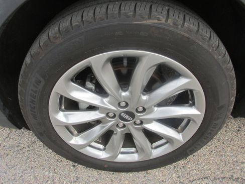 Used 2022 Lincoln Corsair AWD w/ Premium Package image 13