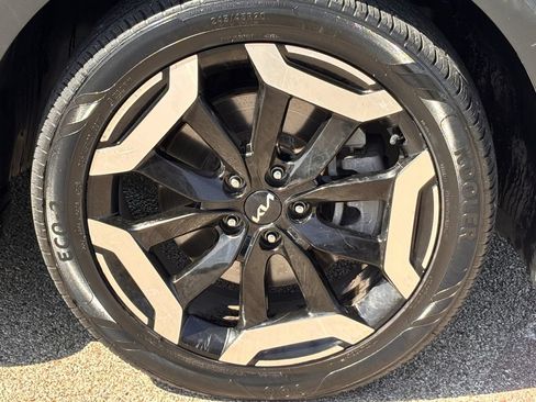 Used 2023 Kia Telluride S w/ S Sunroof Package FWD image 3
