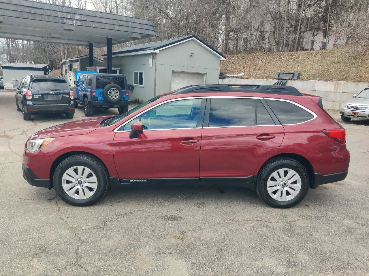 Used 2015 Subaru Outback 2.5i Premium AWD/4WD image 3