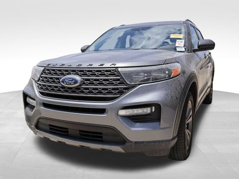 Used 2023 Ford Explorer XLT w/ Equipment Group 202A AWD/4WD image 3