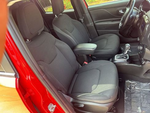 Used 2020 Jeep Renegade Altitude FWD image 45