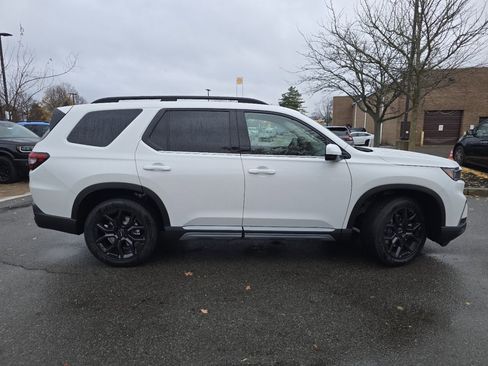 New 2025 Honda Pilot Touring image 21