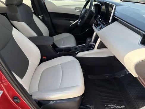 Used 2023 Toyota Corolla Cross XLE w/ Convenience Package image 19