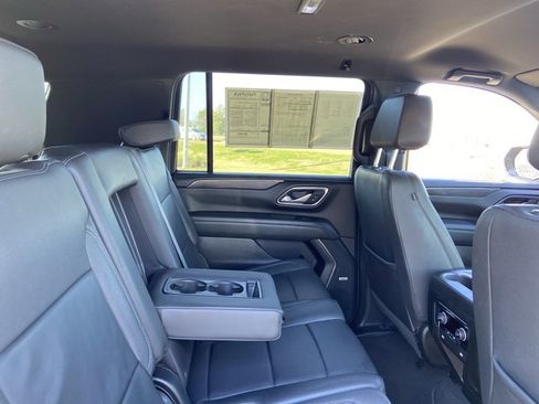 Used 2023 Chevrolet Suburban LT image 20