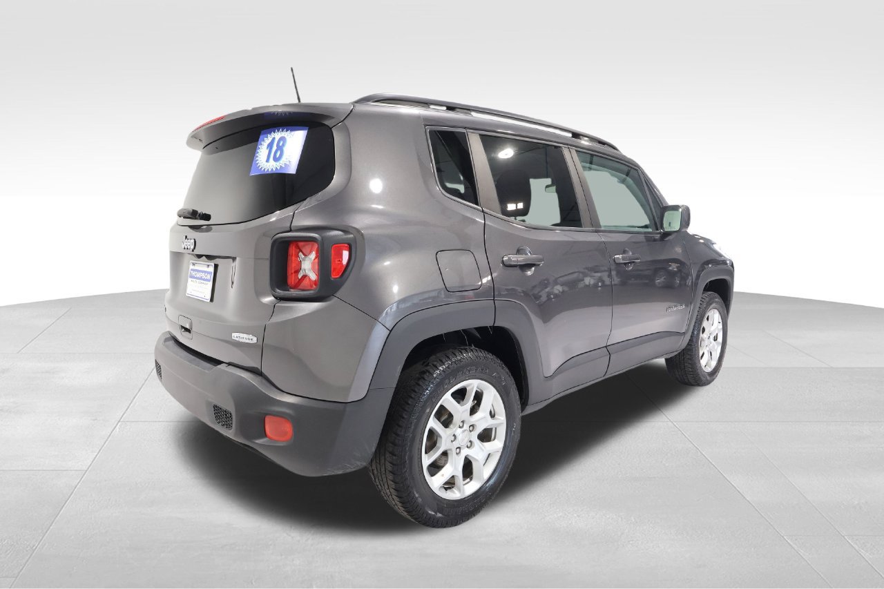 Used 2018 Jeep Renegade Latitude w/ Cold Weather Group AWD/4WD image 3
