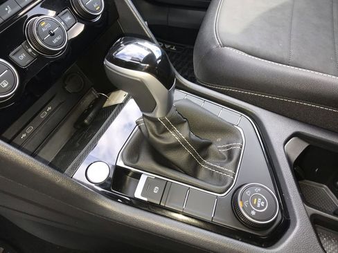 Used 2024 Volkswagen Taos SE image 20