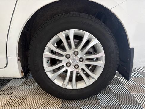 Used 2011 Toyota Sienna XLE image 38