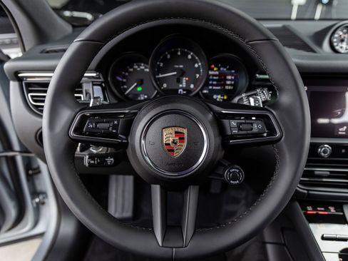 Certified 2025 Porsche Macan image 28