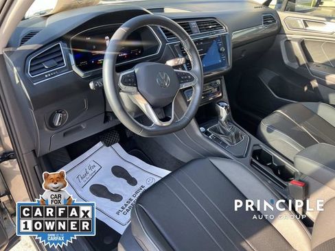 Used 2023 Volkswagen Tiguan SE w/ Panoramic Sunroof Package FWD image 15