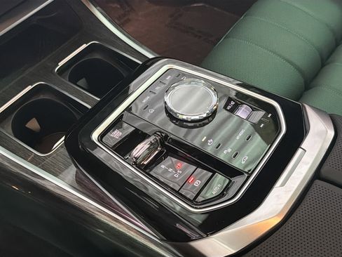 New 2026 BMW 750e xDrive image 26