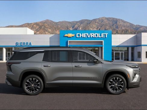 New 2026 Chevrolet Traverse LT w/ Sun and Wheel Package FWD image 3