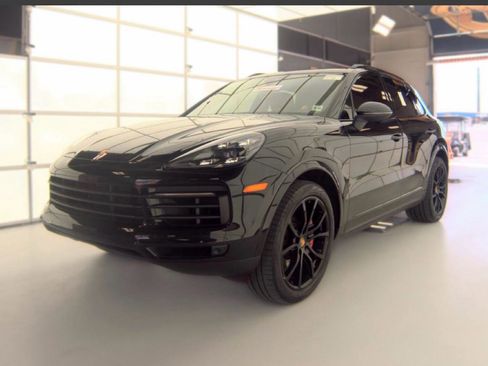Used 2023 Porsche Cayenne AWD/4WD image 1