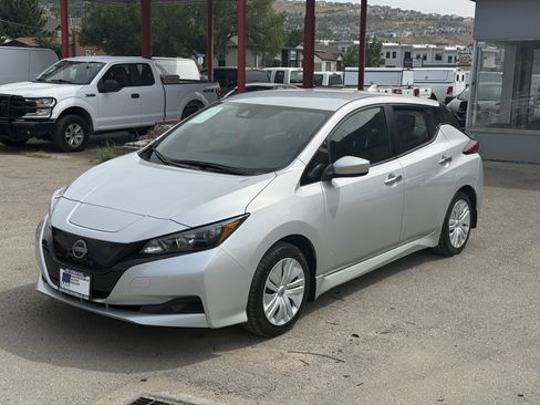 Used 2025 Nissan Leaf S FWD image 8