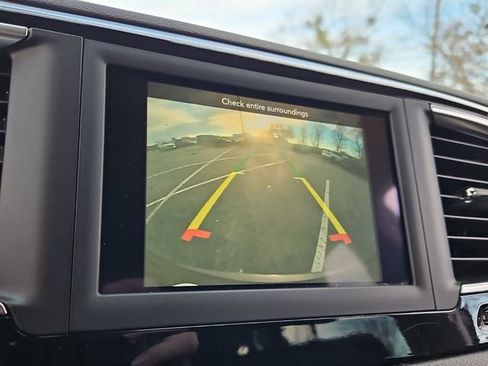 Used 2020 Chrysler Pacifica Touring-L image 23