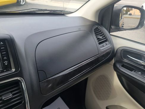 Used 2015 Dodge Grand Caravan SXT w/ UConnect Hands-Free Group image 23