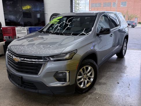 Used 2023 Chevrolet Traverse LS image 1