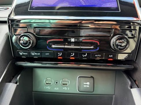 Used 2024 Jeep Grand Cherokee Laredo w/ MOPAR Finishing Package image 17