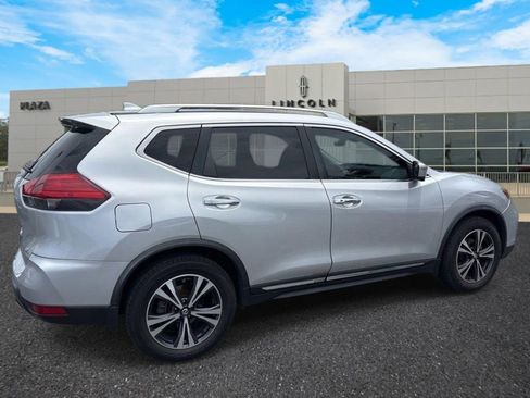 Used 2017 Nissan Rogue SL w/ SL Premium Package FWD image 3