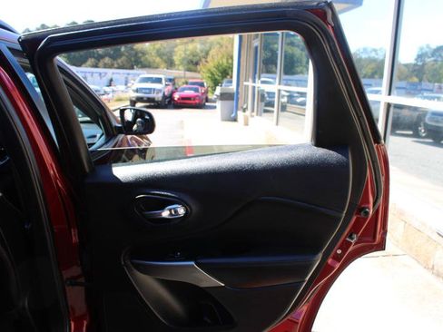 Used 2021 Jeep Cherokee High Altitude image 22