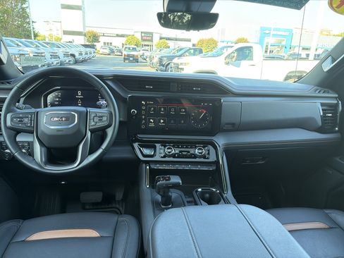 Used 2024 GMC Sierra 1500 AT4 w/ Technology Package AWD/4WD image 30