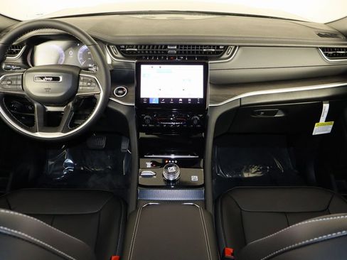New 2025 Jeep Grand Cherokee Limited image 14