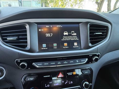 Used 2019 Hyundai Ioniq Plug-In Hybrid image 18