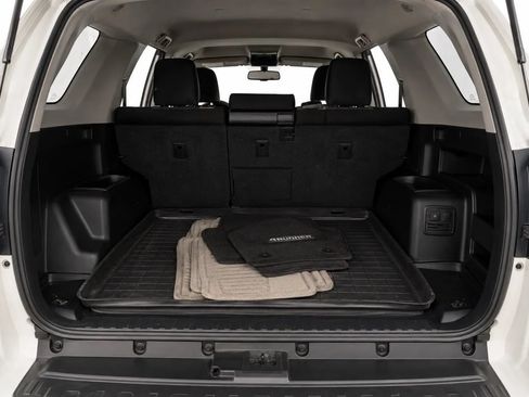 Used 2017 Toyota 4Runner SR5 AWD/4WD image 12