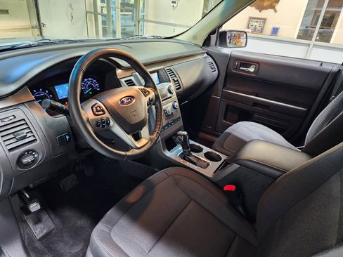 Used 2019 Ford Flex SE image 16