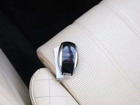 Used 2018 Bentley Bentayga image 52