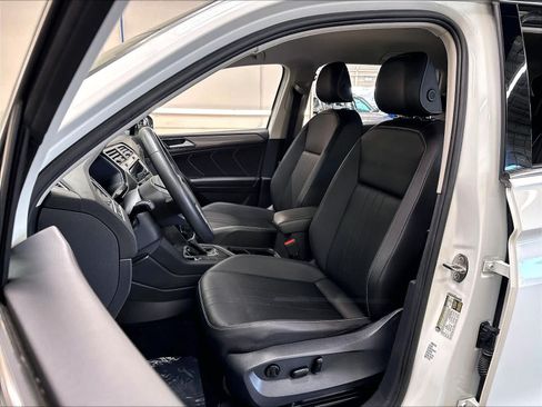 Used 2023 Volkswagen Tiguan SE FWD image 24