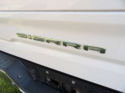 Used 2019 GMC Sierra 1500 SLT w/ SLT Premium Plus Package AWD/4WD image 17