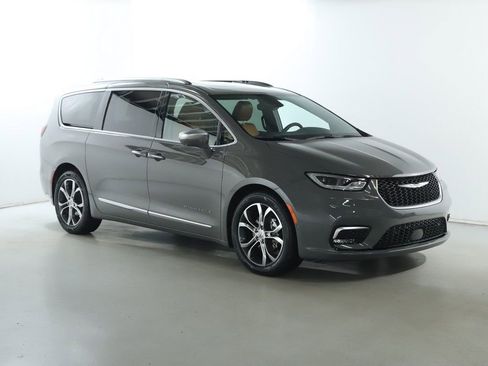 Used 2022 Chrysler Pacifica Pinnacle image 9