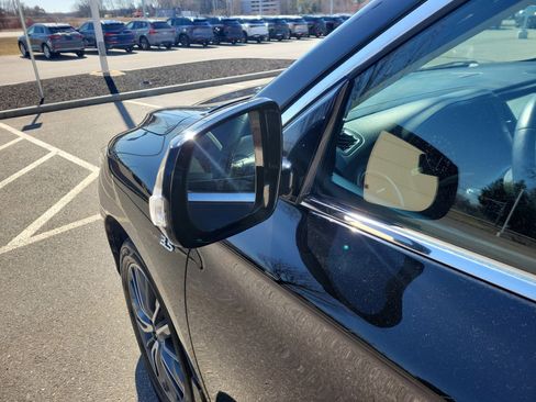 Used 2019 INFINITI QX60 Luxe w/ Essential Package image 13