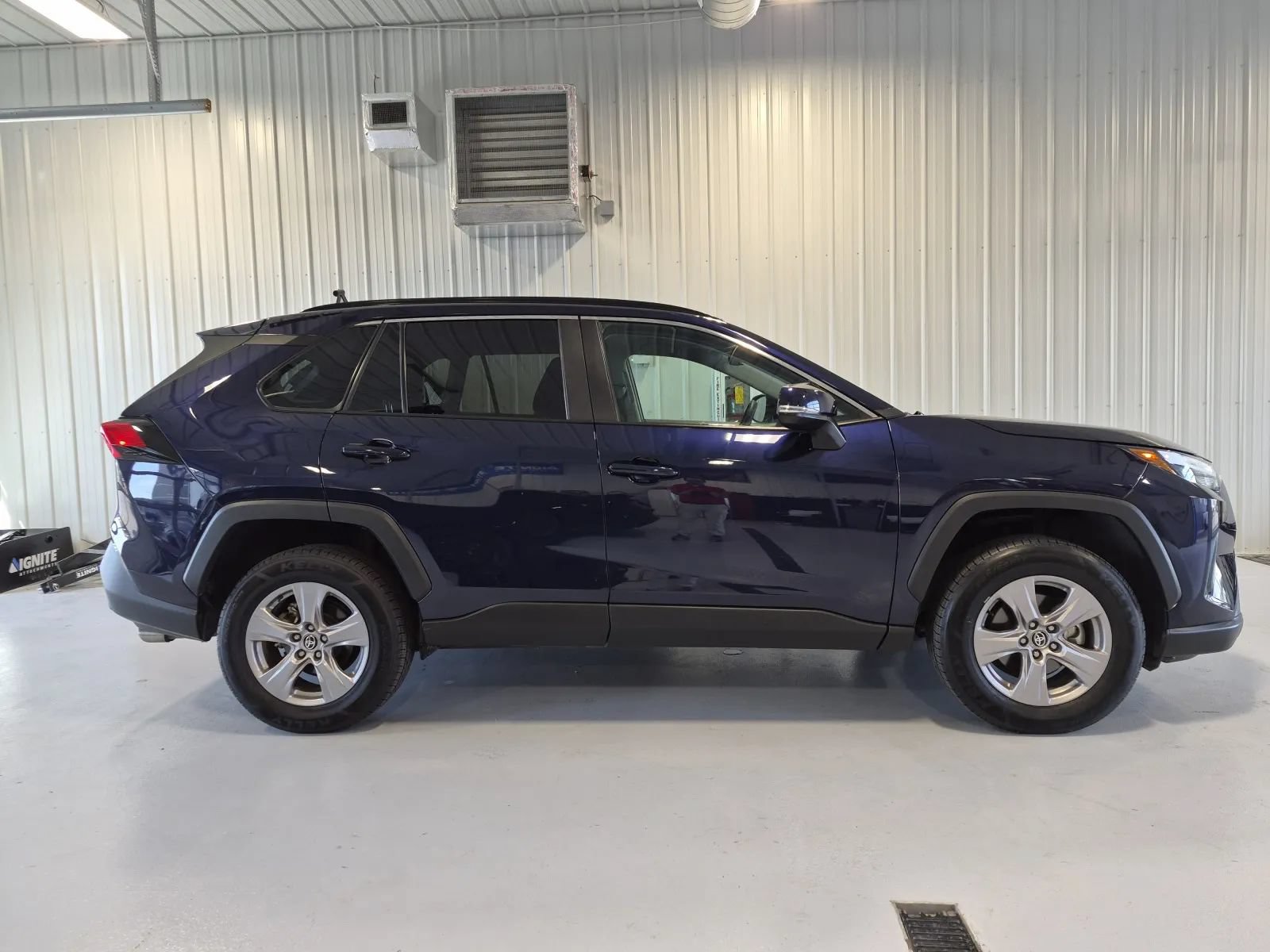 Used 2025 Toyota RAV4 XLE AWD/4WD image 2