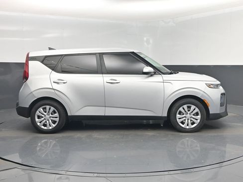 Used 2020 Kia Soul LX image 36