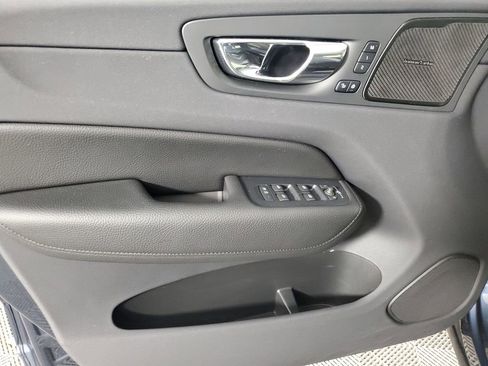 Used 2019 Volvo XC60 T5 Momentum w/ Multimedia Package image 21