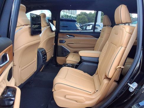 Used 2024 Jeep Grand Cherokee L Summit AWD/4WD image 26