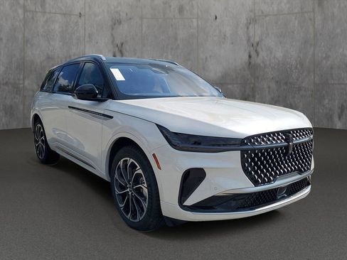 New 2025 Lincoln Nautilus Reserve image 33