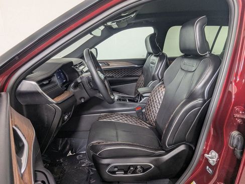 Used 2023 Jeep Grand Cherokee L Summit image 12