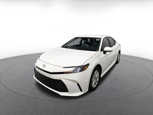 Used 2025 Toyota Camry LE FWD image 3