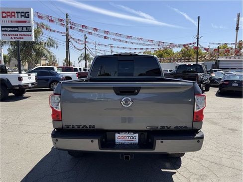 Used 2018 Nissan Titan SV w/ SV Convenience Package AWD/4WD image 12