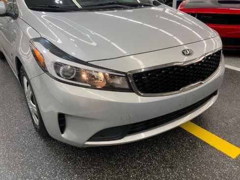 Used 2017 Kia Forte LX FWD image 35