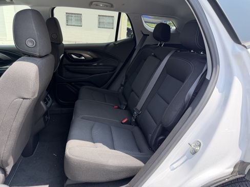 Used 2024 GMC Terrain SLE w/ Driver Convenience Package FWD image 12