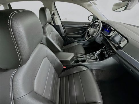 Used 2023 Volkswagen Jetta SE image 26
