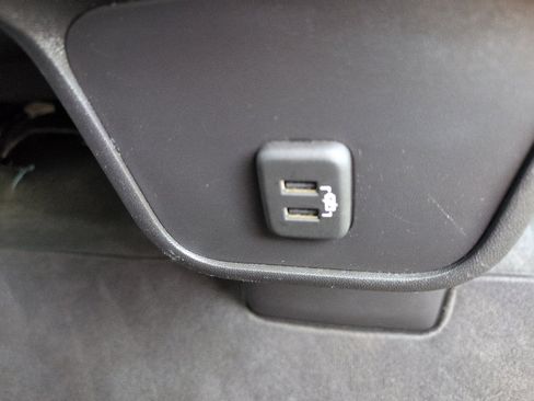Used 2024 GMC Terrain SLE image 13