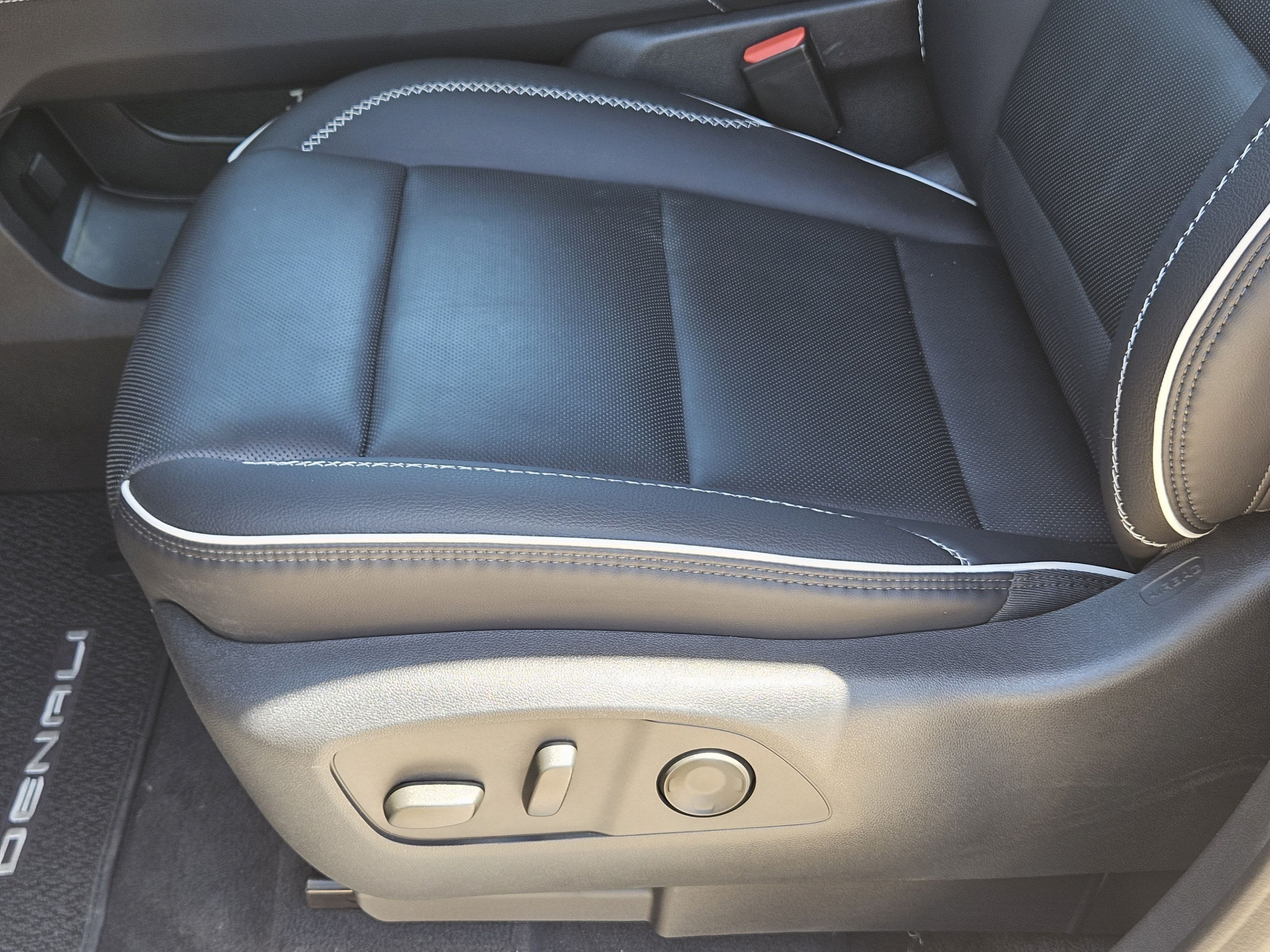 Used 2024 GMC Acadia Denali w/ LPO, Floor Liner Package FWD image 23