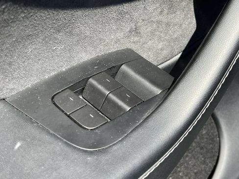 Used 2023 Tesla Model Y Long Range AWD/4WD image 16