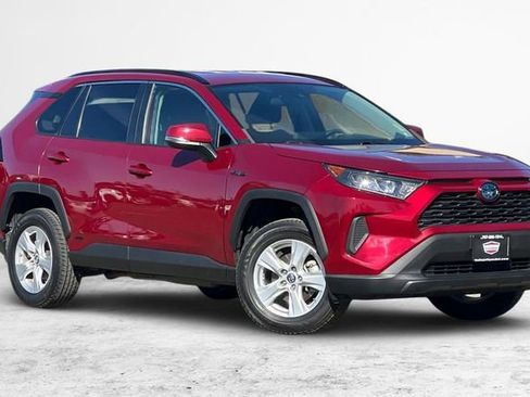 Used 2021 Toyota RAV4 LE AWD/4WD image 1